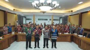 Read more about the article Pj. Bupati Sanggau Suherman, SH.,MH membuka secara resmi kegiatan Evaluasi Implementasi BLUD bidang kesehatan