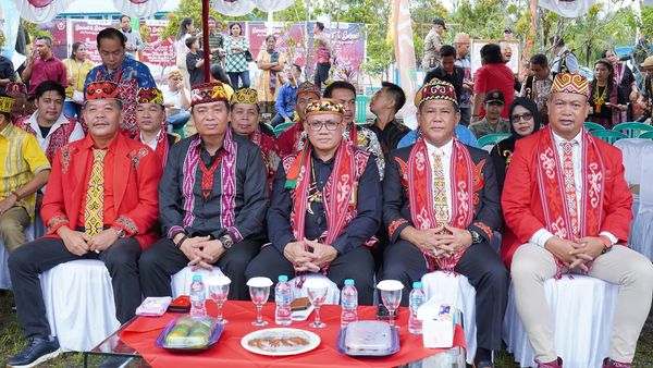 Read more about the article Pekan Gawai Adat Dayak Nosu Minu Podi XX Kabupaten Sanggau secara resmi di buka oleh Penjabat Bupati Sanggau, Suherman, SH.,MH