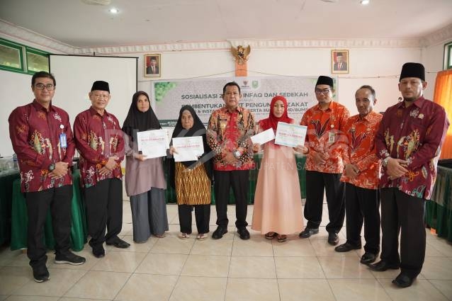 Read more about the article PJ Bupati Sanggau Ajak Instansi Pemerintah dan Swasta Bayar Zakat ke BAZNAS